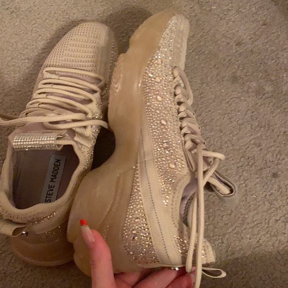 Steve Madden Maxima Blush Multi Sneakers - Picture 4 of 9